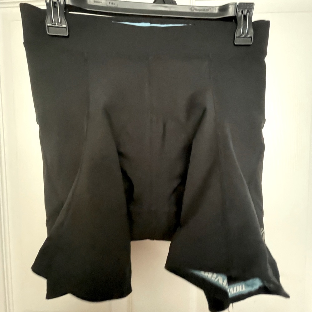 Novara compressing bike shorts